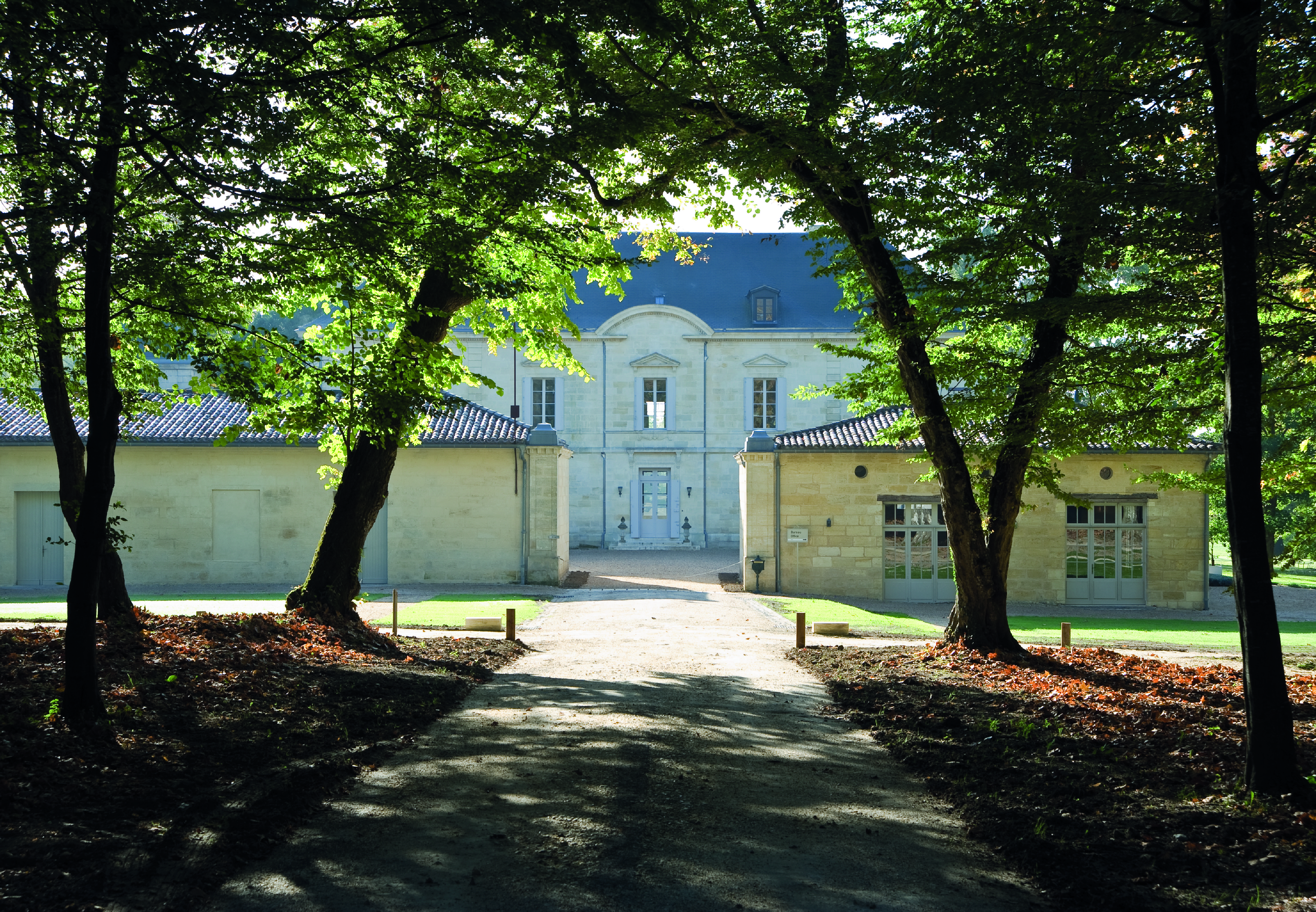 4- CHATEAU SIAURAC - ENTREE BOIS PERCEE